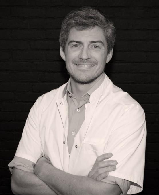 Pieter-Jan Beckx chiropractor gent zwart wit